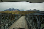 Schmale aber stabile Brücke über den Rio Paine...