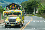 ....und bunte Busse erinnerten uns an Guatemala.