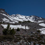 Hinter der Lodge gings über Geröll- und Schneefelder