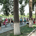 ....und immer wieder sieht Tänzergruppen.....ds