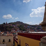 oben das Pipila Denkmal