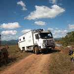 ....beim drehen gings wieder in die nasse Wiese - aber diesmal kamen wir ohne Hilfe raus...