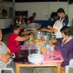 .....und hier das Essen mit ihren Kollegen - gekocht von einem Exilkubaner.