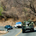 Immer wieder begleitet uns das Militär (nur zur Sicherheit!!)