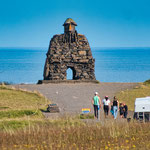 ...ein Steindenkmal für die Wikinger - die hier im Westen zuerst angelandet sind....