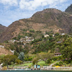 kleine Dörfer hängen an den steilen Bergen.....