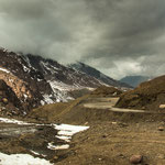 ...auf Passhöhe lag noch etwas Schnee...