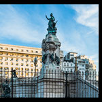 ...hier der "Plaza de los Dos Congresos" mit dem Kongressgebäude...