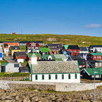 ...mit seinen bunten Fischerhäuschen...