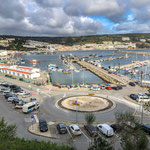 Großer Yachthafen - dank der Nähe zu Lissabon...