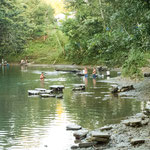 Auch in San Pedro wird am Fluss gewaschen und gebadet....