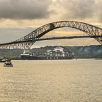 ....alle Ozeanriesen müssen unter dieser Brücke durch.....