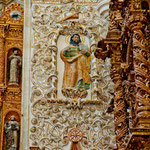 ....und aufwendige Holz- und Stuckarbeit