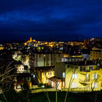 die vor Weihnachten wunderschön beleuchtet wird