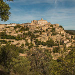 Gorges liegt wunderschön auf einem Felsvorsprung...