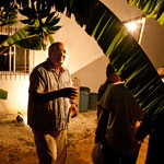 .....Eddy schenkt deutsches Bier (Bitburger) aus.....