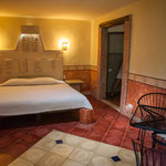 ....und die freundlichen Zimmer teilweise antiken Boden....