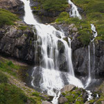 ...der Wasserfall Direkt neben dem Campingplatz...