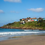 ...Santa Marta mit seinen bunten Häusern. 