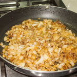 ....und Ziebel mit Pilzen gedünstet und in einer Sosse gekocht.....