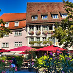 ...und immer wieder Plätze mit Markt- oder Kaffeeständen...