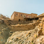 ...manche Gebäude hängen direkt am Abgrund...