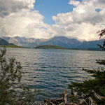 an diesem See gibt es viel Schwarz- und Grizzlybären