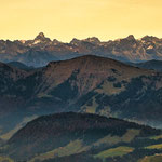 ...die Alpenkette als "Scherenschnitt"...