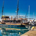 Der Hafen von Kalamata beheimatet auch diesen wunderschönen Segler...