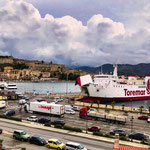 ...der riesige Hafen - Elba importiert sehr viel - Haupteinnahmequelle ist der Tourismus.