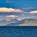 ...und die wunderschöne bergige Küstenlandschaft von Thorshaven...