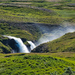 ...und Wasserfälle an jeder Ecke...