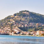 ...Nafpatos liegt wunderschön am Berghang...