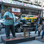 Auch die Schuhputzer haben Wettbewerb und brauchen Werbung...