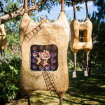 ....moderne Kunst versteckt im Garten.....