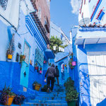 ...komplett gestrichen in blau und weiß...