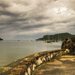 ....die Einfahrt in die extrem geschützte Bucht.....