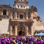 ....und bunten Prozessionen....