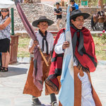 ...und dieser Würdenträger beäugt alles sehr kritisch...