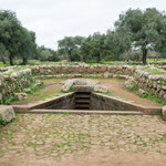 Das Heiligtum der Nuragher: Die Quelle - kunstvoll eingefasst. Unglaublich diese Steinmetzkunst vor 3.000 Jahren