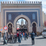 Einer von sehr vielen Eingängen in die Medina - in blau als Willkommen Zeichen....