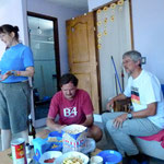 Theresia ist so aufgeregt dass sie nicht mal eine Sekunde sitzen kann....