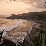 ....der Sand ist hier dunkel - Vulkaneinfluss.