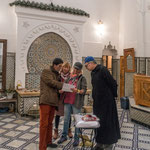 ...Suzanne, Mathias und Rita verhandeln die Hamam Preise...