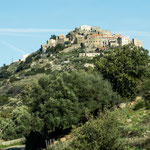 Ganz oben auf der Bergspitze liegt St. Antonino