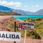 ...typisch südamerikanisch:  ist dies jetzt eine Einfahrt? oder eine Ausfahrt?...