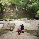 ....hier kann man erkennen wie steil und hoch die große Pyramide ist....